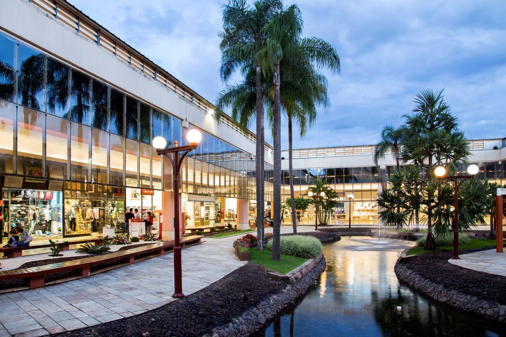 Reify, Franca Shopping